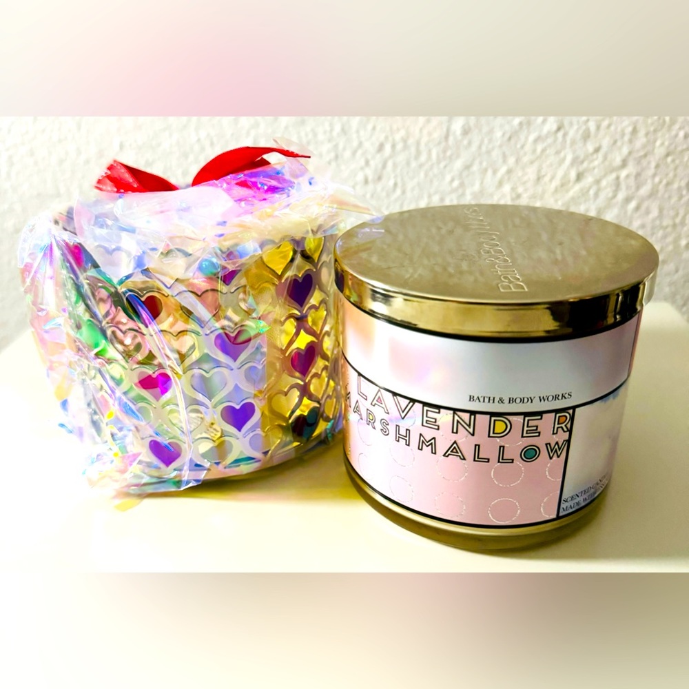 NWT. Bath & Body Works blends Lavender & Marshmallow candle with candle holder.
